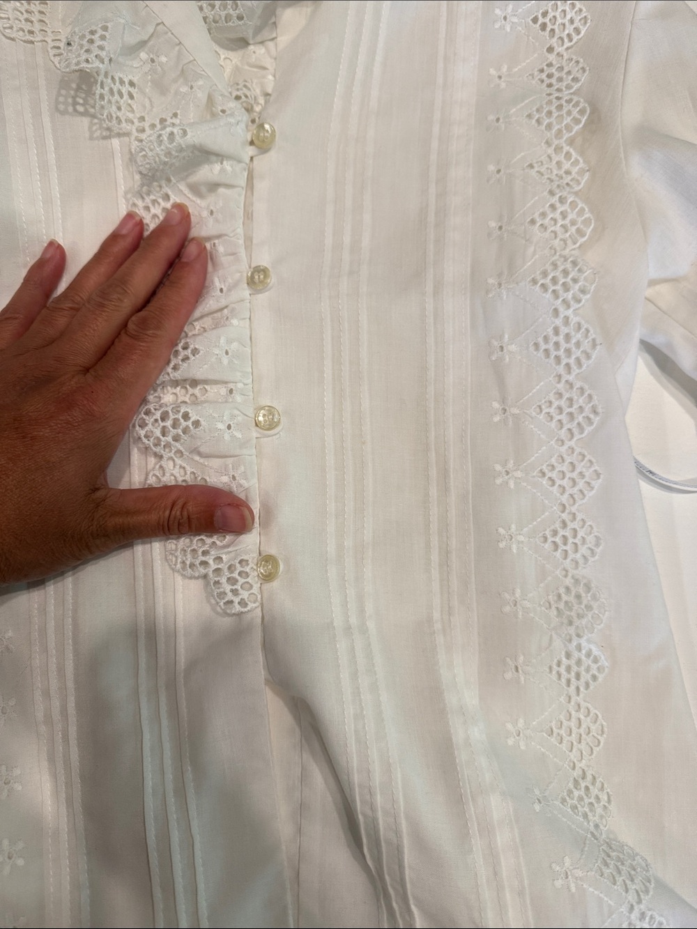 Vintage White Eyelet Trim Blouse Size S/M - Picture 9 of 9